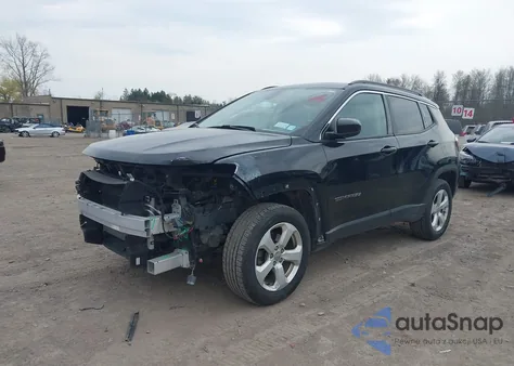 2018 Jeep Compass Latitude 4X4 из США, поврежденный, VIN 3C4NJDBB3JT246070